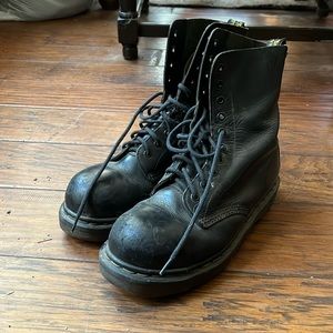 Doc Martens 10 eye boots